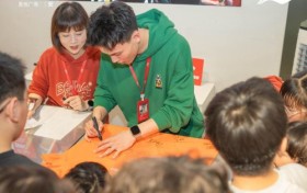 聚势向新 行稳致远｜浙BA球员陈不为空降瑞安吾悦广场李宁门店，“一日店长”点燃冬日运动热潮